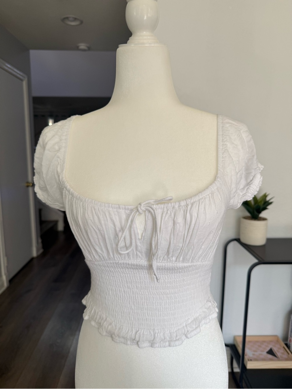 Hollister White Smocked Puff-Sleeve Cropped Top with Tie